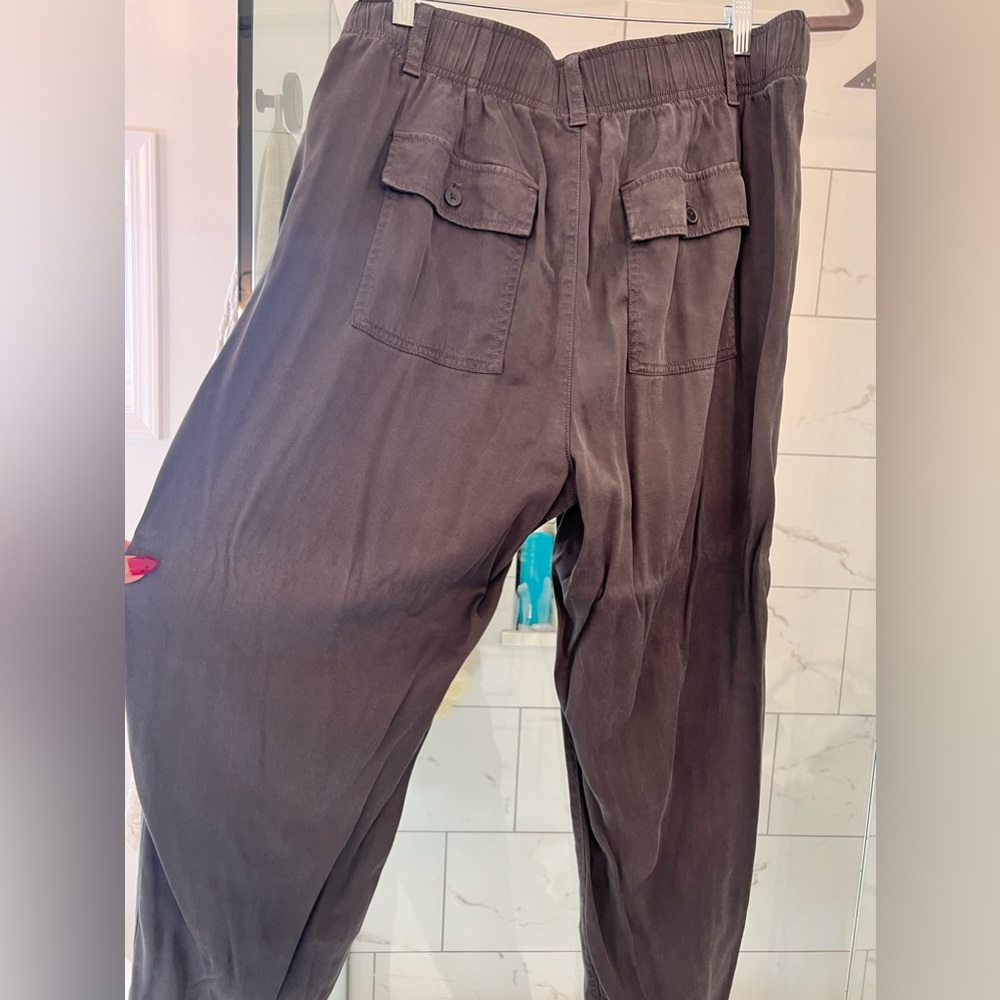 Grey pull on dress pants with pockets - gap - size 14